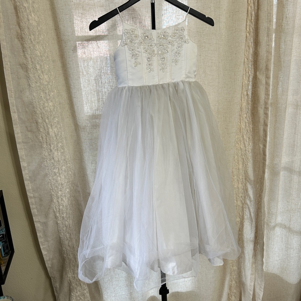 Oleg Cassini Classic White Flower Girl Dress sz 5, worn once